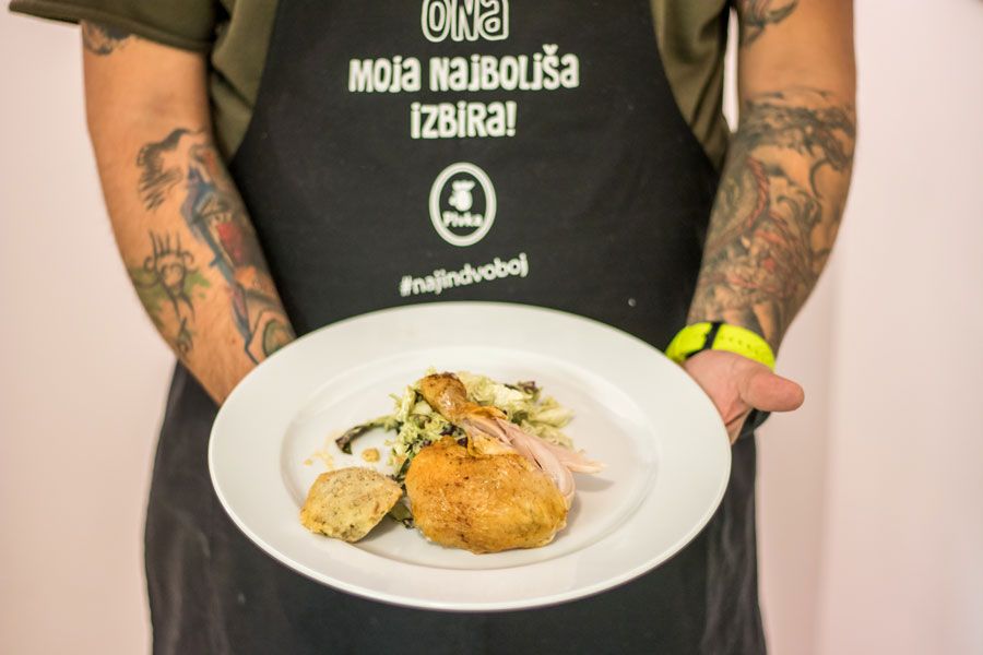 Stuffed chicken with salad - Pivka